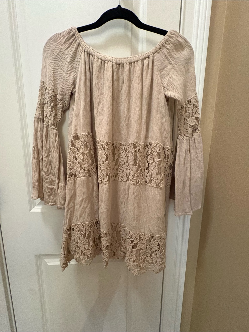 Forever 21 Beige Off-Shoulder Lace-Trim Tunic Medium 8/10